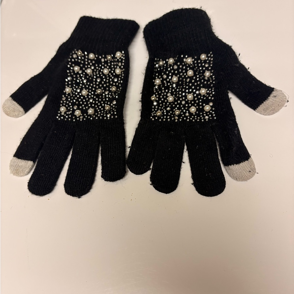 Elegant Black Pearl-Embellished Gloves